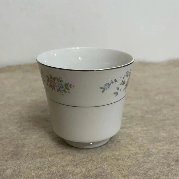 Sango Cannes Pattern 8078 White Floral Goldtone Trim Footed Coffee Tea Cup - Picture 3 of 9